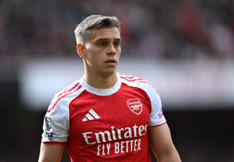 Trossard thăng hoa rực rỡ, tạo nên màn trình diễn hoàn hảo nhất từ đầu mùa